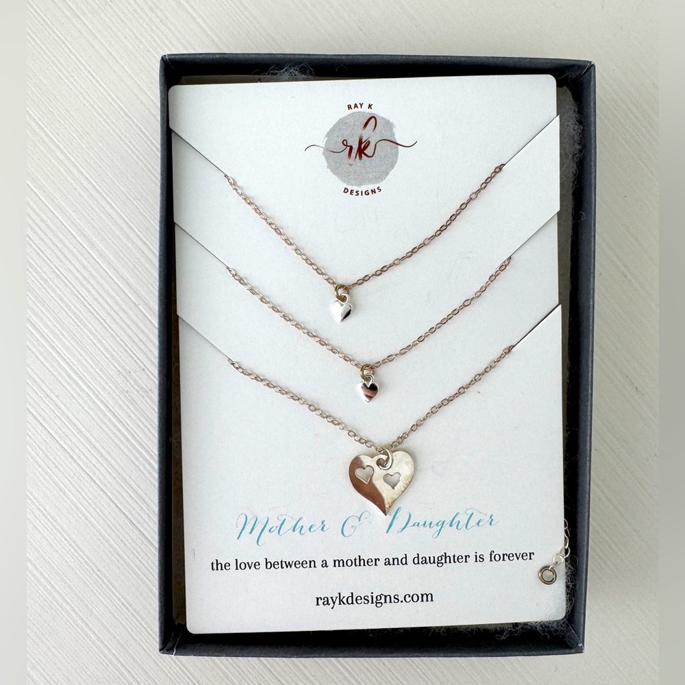 Mother and Two Daughter silver necklace set!   New in box!